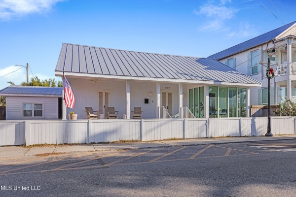 Listing Image #2 - Others for sale at 109 Court Street, Bay Saint Louis MS 39520