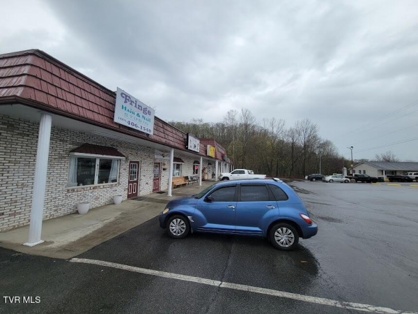 Listing Image #3 - Retail for sale at 4040/4024 Fort Henry Drive, Kingsport TN 37663