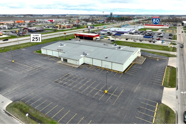 Listing Image #1 - Retail for sale at 1407 38th Street, Peru IL 61354