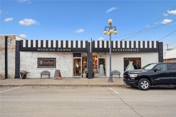 Listing Image #1 - Others for sale at 315 A Ave, Vinton IA 52349