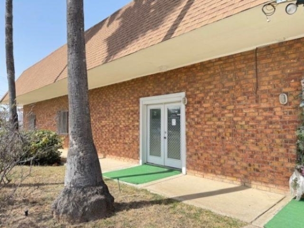 Listing Image #3 - Retail for sale at 6202 McPherson Rd, Laredo TX 78041
