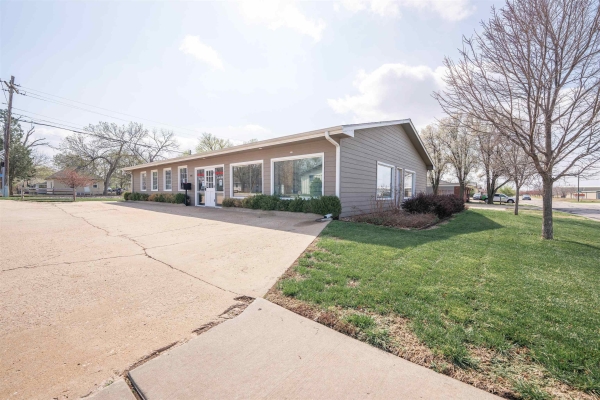 Listing Image #2 - Office for sale at 1005 W South St, Salina KS 67401