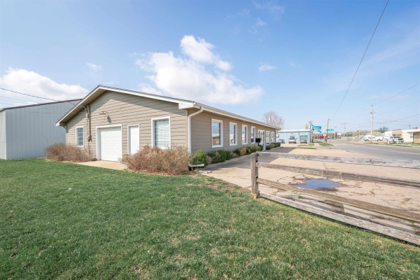 Listing Image #3 - Office for sale at 1005 W South St, Salina KS 67401