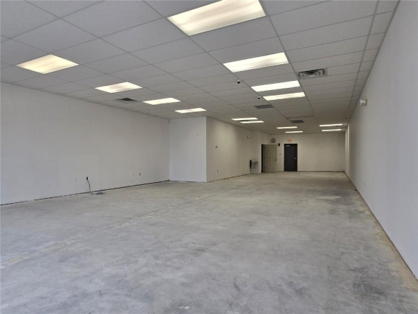Listing Image #2 - Others for sale at 600 Blairs Ferry Road Ne D, Cedar Rapids IA 52402