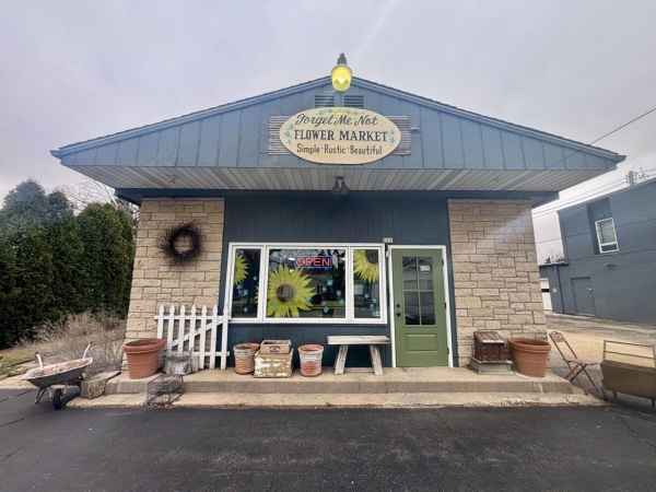 Listing Image #1 - Retail for sale at 111 S 5th Ave, Walworth WI 53184