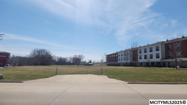 Listing Image #1 - Others for sale at 3041 4th St SW, Mason City IA 50401