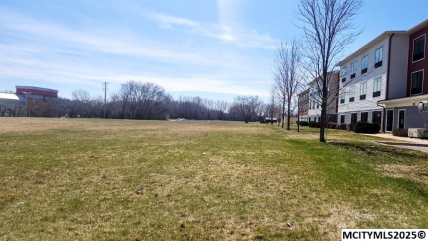 Listing Image #2 - Others for sale at 3041 4th St SW, Mason City IA 50401