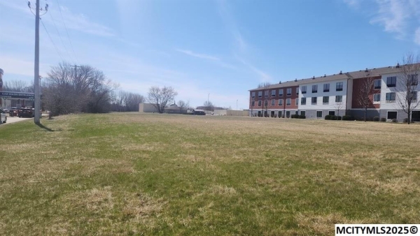 Listing Image #3 - Others for sale at 3041 4th St SW, Mason City IA 50401