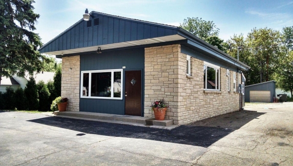 Listing Image #1 - Retail for sale at 111 S 5th Avenue, Walworth WI 53184
