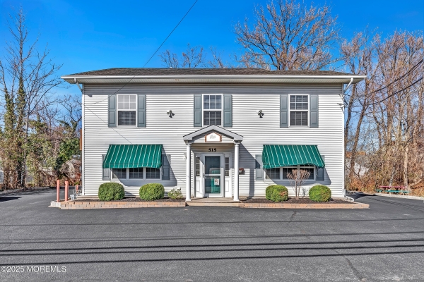 Listing Image #1 - Retail for sale at 515 State Route 36, Belford NJ 07718