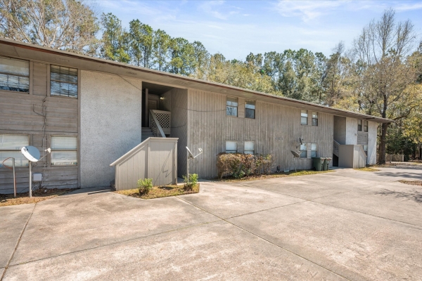 Listing Image #1 - Multi-family for sale at 401 Oakridge Bend, #4, Hinesville GA 31313