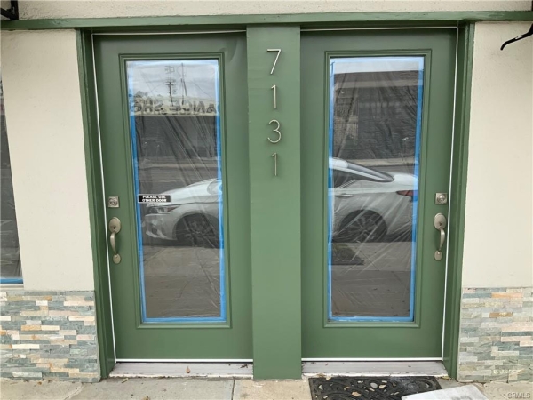 Listing Image #2 - Others for sale at 7129 Owensmouth Avenue, Canoga Park CA 91303
