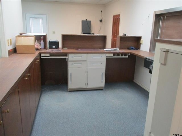 Listing Image #2 - Office for sale at 10680 Main St, New London TX 75682