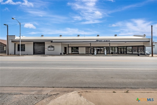 Listing Image #1 - Others for sale at 803 N Avenue E, Shiner TX 77984