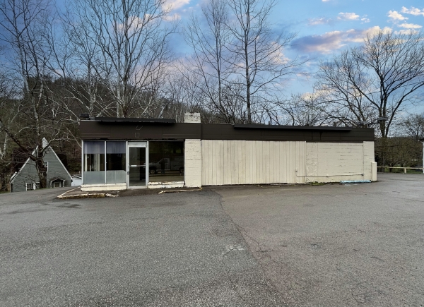 Listing Image #1 - Retail for sale at 274 S Main Avenue, Weston WV 26452