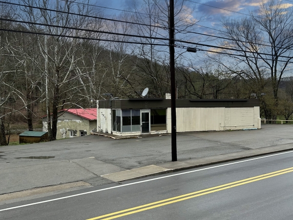 Listing Image #2 - Retail for sale at 274 S Main Avenue, Weston WV 26452