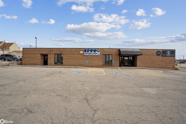 Listing Image #2 - Others for sale at 112 E Linn Street, Marshalltown IA 50158