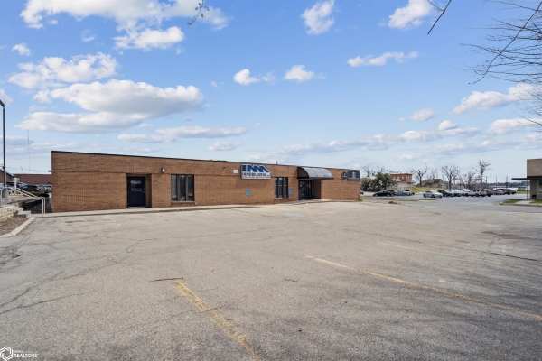 Listing Image #3 - Others for sale at 112 E Linn Street, Marshalltown IA 50158