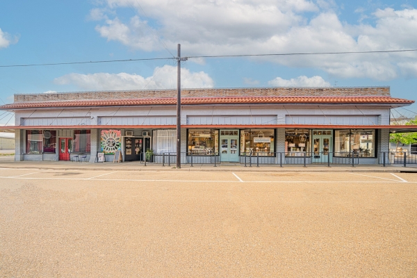 Listing Image #1 - Retail for sale at 114 E Elm, Winnsboro TX 75494