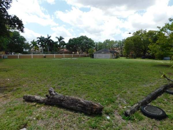 Listing Image #1 - Land for sale at 5830 Liberty St, Hollywood FL 33021