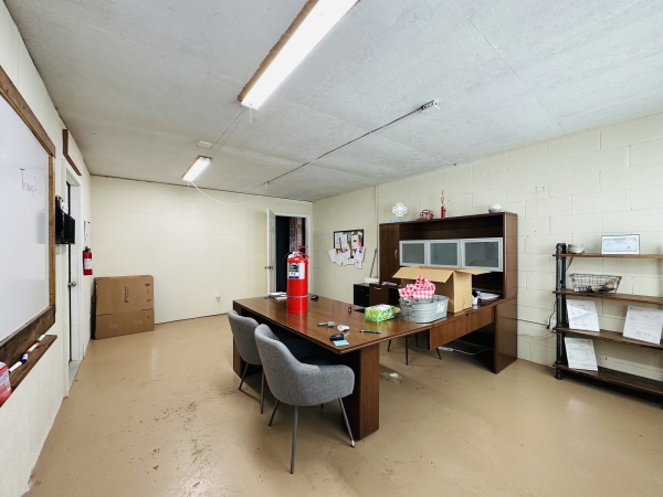 Listing Image #3 - Retail for sale at 2122 Walker Tanner Rd, Union City TN 38261