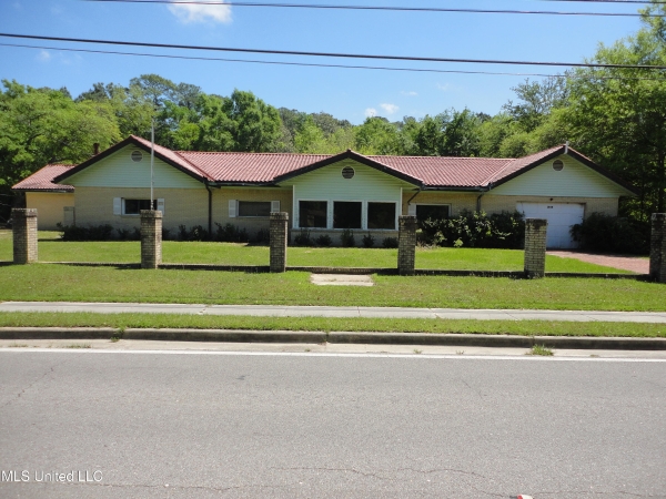 Listing Image #3 - Others for sale at 1916 Ladnier Road, Gautier MS 39553