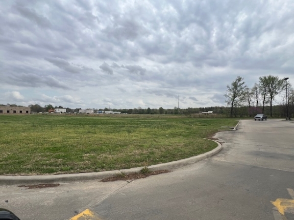Listing Image #1 - Others for sale at 1 East Parker Road, Jonesboro AR 72404