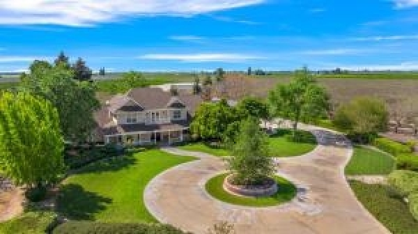 Listing Image #2 - Others for sale at 26349 Road 192, Exeter CA 93221