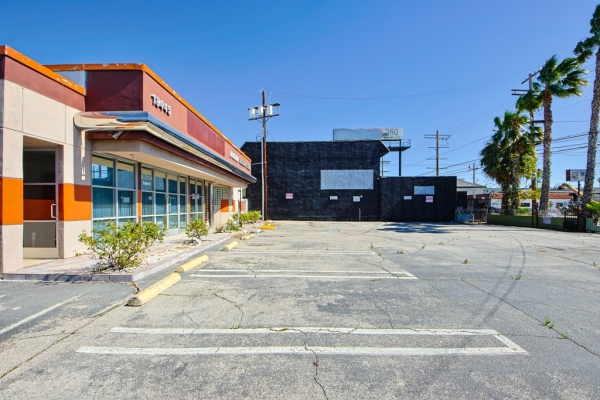 Listing Image #2 - Office for sale at 18445 Vanowen Street, Reseda CA 91335