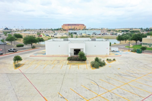 Listing Image #1 - Retail for sale at 6414 Crescent Loop, Laredo TX 78041