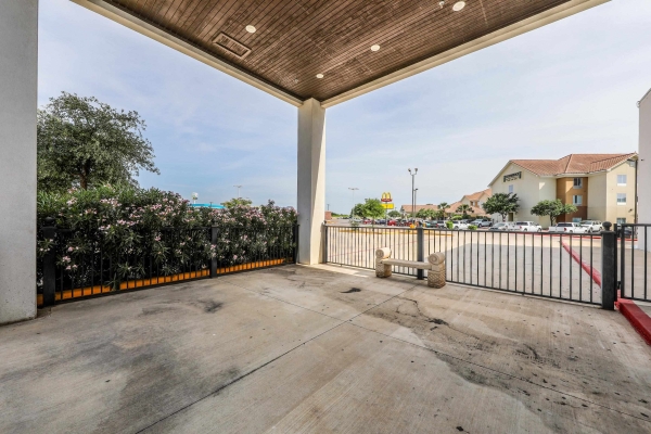 Listing Image #3 - Retail for sale at 6414 Crescent Loop, Laredo TX 78041