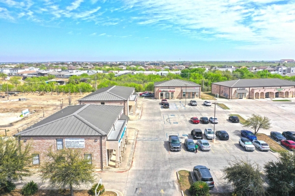 Listing Image #2 - Office for sale at 2412 Jacaman Rd, Laredo TX 78041