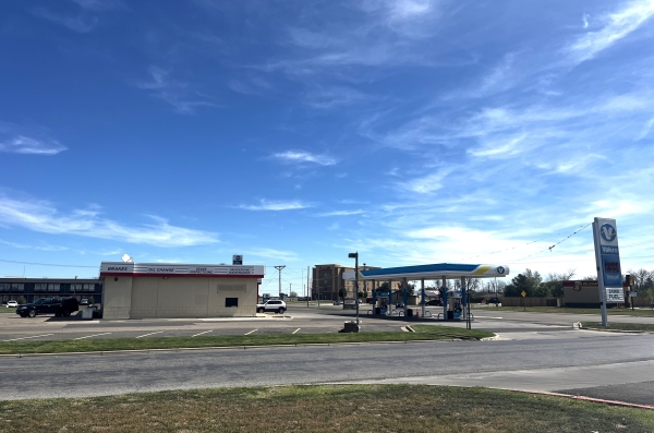 Listing Image #2 - Retail for sale at 2801 Perryton Pkwy, Pampa TX 79065