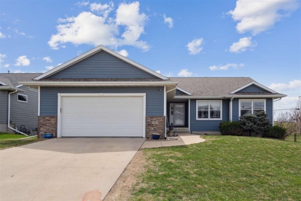 Listing Image #1 - Others for sale at 207 Cherry Park Dr Nw, Cedarrapids IA 52405