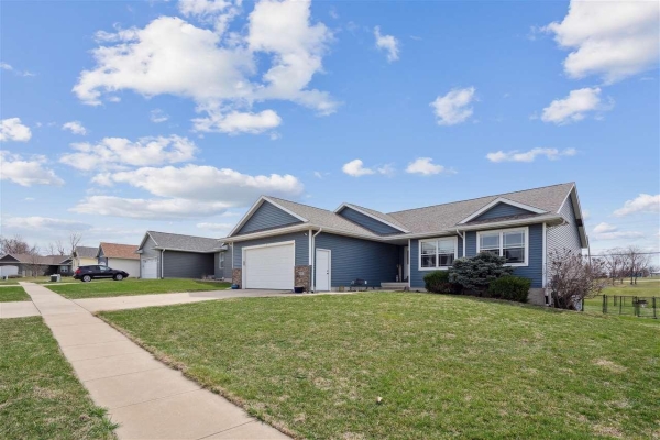 Listing Image #2 - Others for sale at 207 Cherry Park Dr Nw, Cedarrapids IA 52405