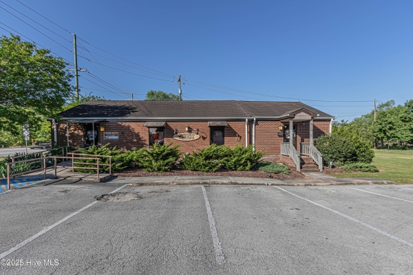 Listing Image #1 - Retail for sale at 1 N Marine Boulevard, Jacksonville NC 28540