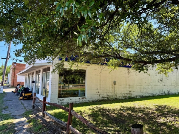 Listing Image #3 - Others for sale at 1105 & 1107 ParkSt., Commerce TX 75428