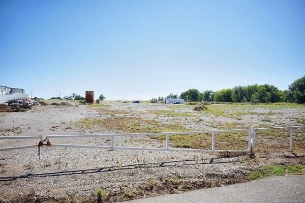 Listing Image #2 - Others for sale at 229430 E 600 Road, Seiling OK 73663