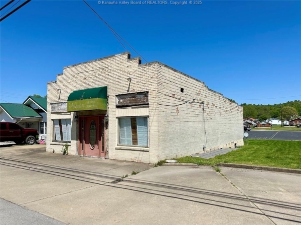 Listing Image #2 - Others for sale at 1011 Washington St., Ravenswood WV 26164