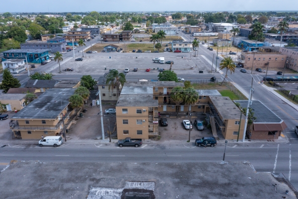 Listing Image #1 - Multi-family for sale at 417 SW 6th Street, Belle Glade FL 33430