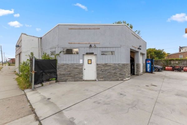 Listing Image #2 - Others for sale at 12379 E 8 Mile Road, Warren MI 48089