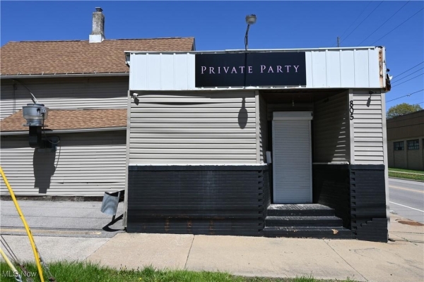 Listing Image #2 - Office for sale at 805 Upson Street, Akron OH 44305