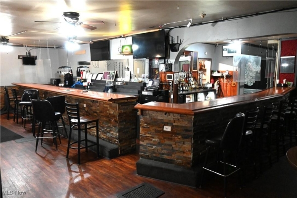 Listing Image #3 - Office for sale at 805 Upson Street, Akron OH 44305