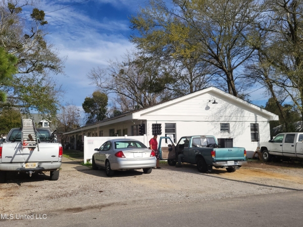 Listing Image #3 - Multi-family for sale at 1228 43rd Avenue, Gulfport MS 39501