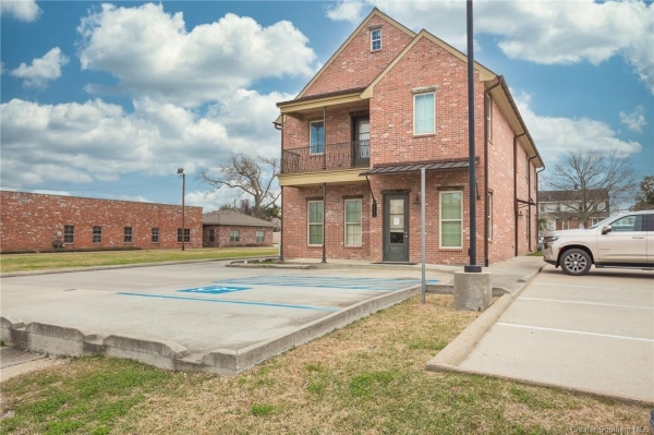 Listing Image #2 - Office for sale at 1773 Ryan Street, Lake Charles LA 70601