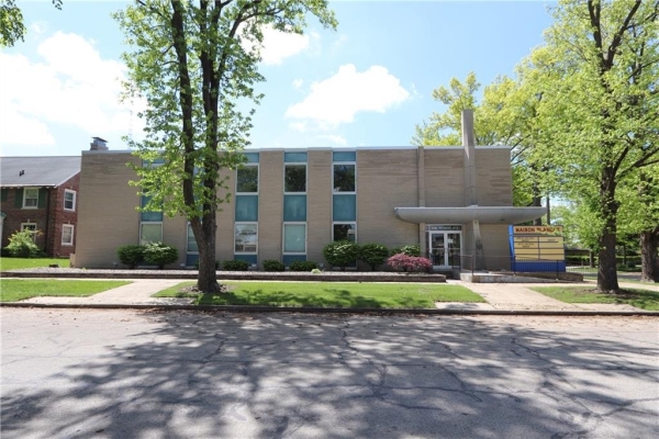 Listing Image #2 - Office for sale at 1517 Wabash Ave, Mattoon IL 61938