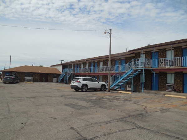 Listing Image #3 - Multi-family for sale at 10226 S. Hwy 81, Waukomis OK 73773