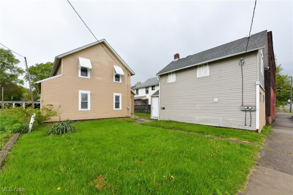 Listing Image #2 - Office for sale at 302-304 Wooster Road N, Barberton OH 44203