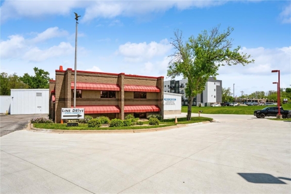 Listing Image #2 - Others for sale at 850 Twixt Town Road B, Cedar Rapids IA 52402