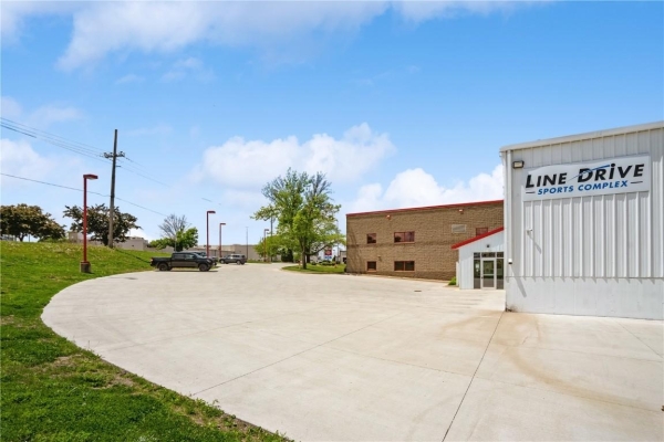 Listing Image #3 - Others for sale at 850 Twixt Town Road B, Cedar Rapids IA 52402